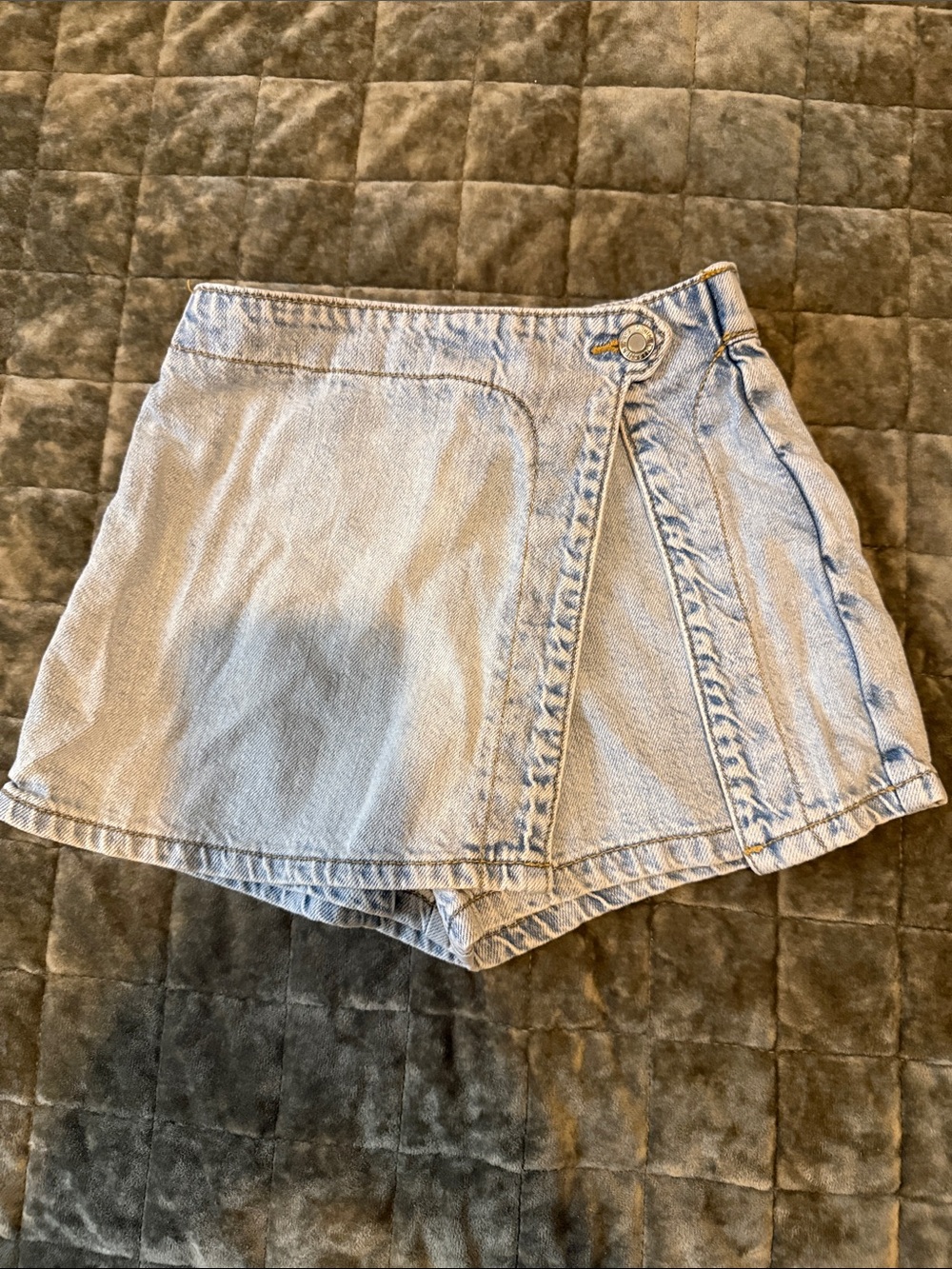 Zara girls size 5 Light Blue Denim Skort with Buttoned Waist